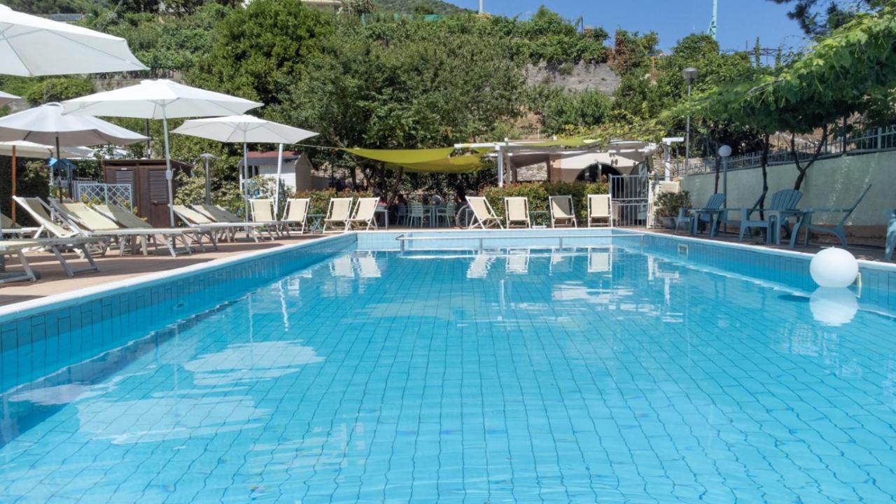 La Casa Del Gallo Pietra Ligure Exterior foto