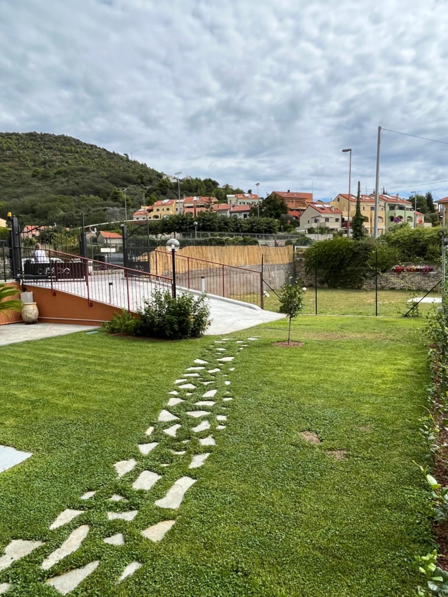 La Casa Del Gallo Pietra Ligure Exterior foto